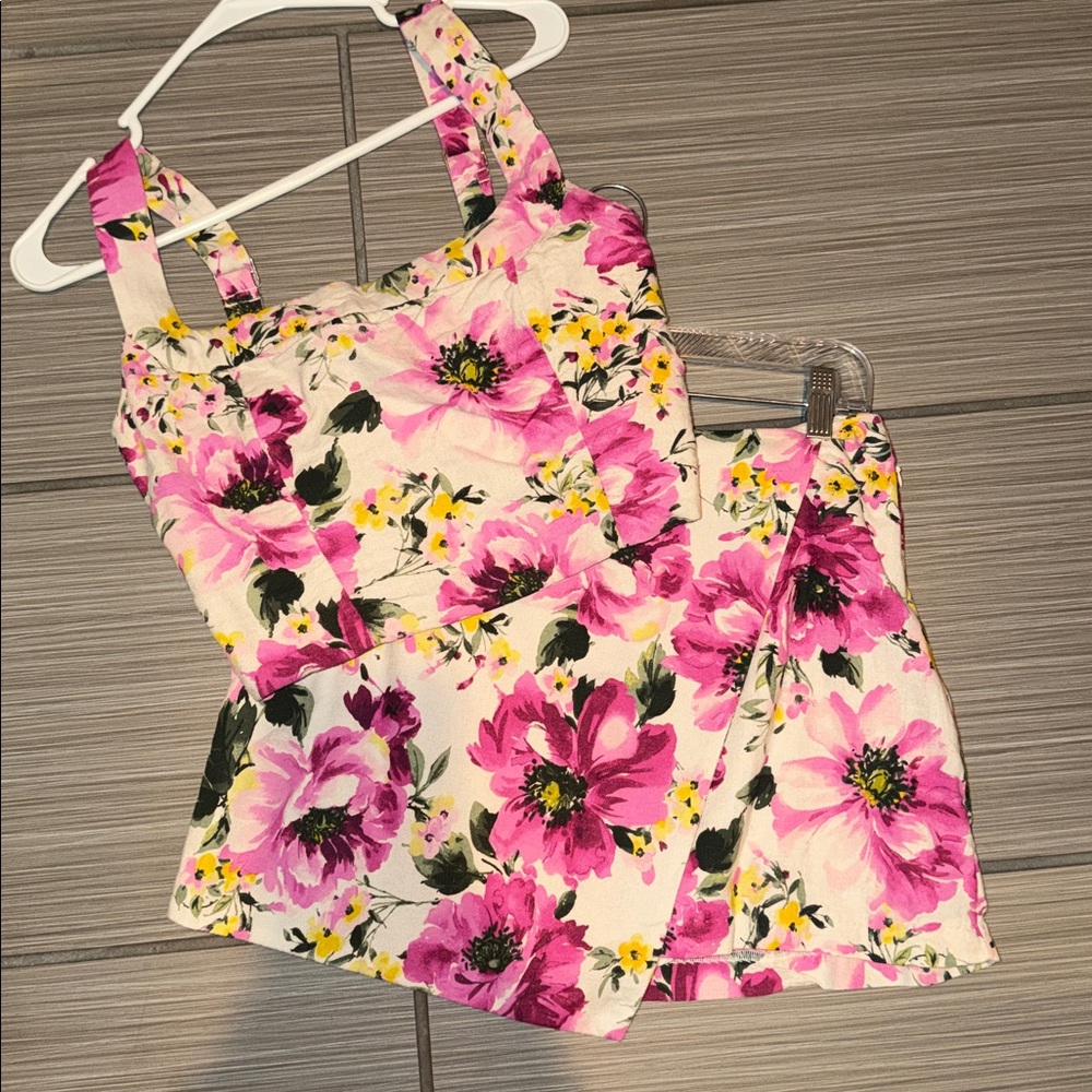 Abercrombie & Fitch Floral top & skort set size medium